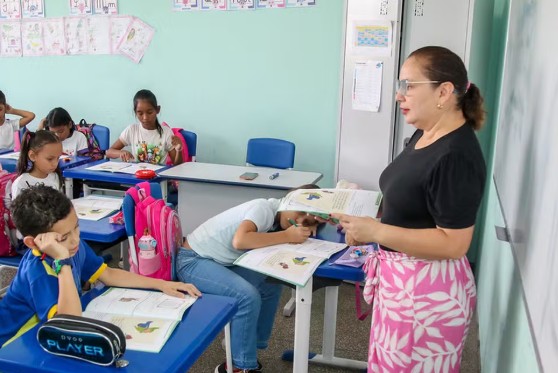 Concurso da Semed em Manaus registra mais de 70 mil inscrições. Veja a concorrência por vaga nos níveis médio e superior.