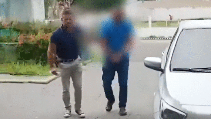 Professor de 57 anos é preso em flagrante por importunação sexual em Manacapuru (AM). Polícia confirma assédio contra aluna de 16 anos com base em imagens.