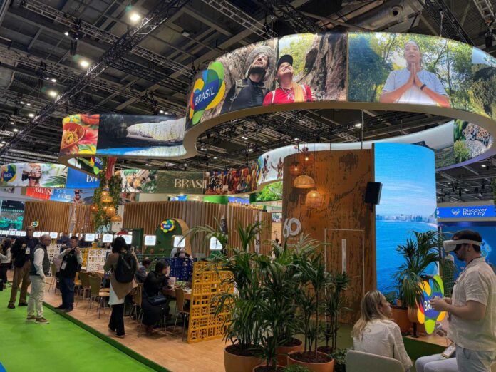 Governo do Amazonas lança a Marca Amazônia na feira WTM Londres, promovendo o turismo sustentável.