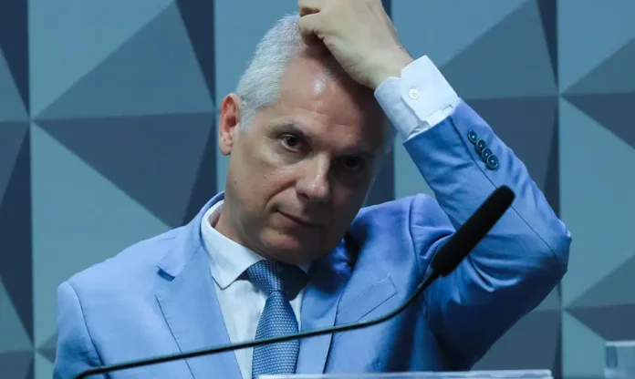 Ex-presidente do INSS, Alessandro Stefanutto, é preso pela PF em operação que investiga grande esquema de fraude no INSS