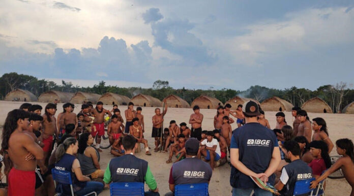 IBGE revela: maioria dos indígenas e quilombolas vive fora das terras demarcadas na Amazônia. Falta de saúde e saneamento motiva êxodo.