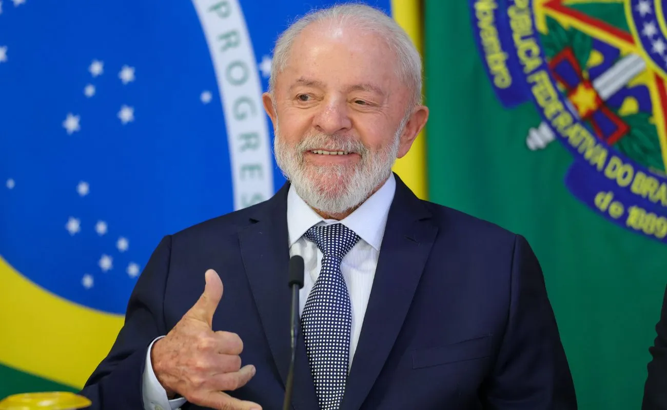 Isenção do IR é ampliada para salários de até R$ 5 mil. Nova lei cria descontos, ajusta tributação de altas rendas e beneficiará mais de 15 milhões.