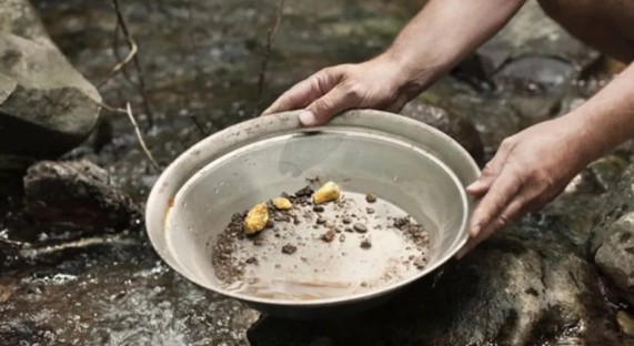 MPF determina que a Shopee exclua anúncios de mercúrio na Amazônia em até 30 dias; venda da substância abastece garimpo ilegal.