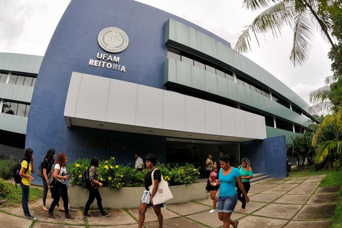 O MPF recomendou a aplicação da Lei de Cotas na Ufam para vagas residuais e extramacro. Entenda como a medida afeta o ingresso e as normas do MEC.