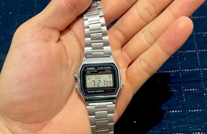 Candidato é eliminado do Enem 2025 em Manaus após relógio digital emitir som durante a prova.