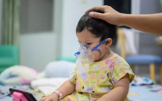 Ministério da Saúde começa a distribuir vacina contra VSR para gestantes em novembro. Meta é proteger bebês menores de 6 meses.