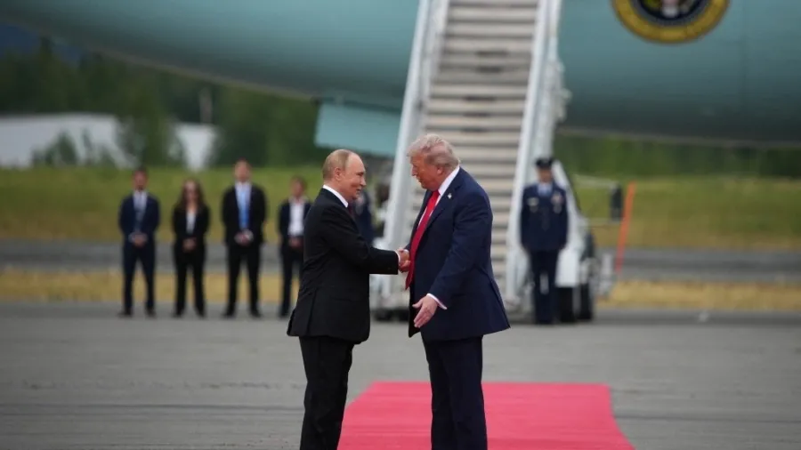 Plano de paz de Trump teve como base um documento russo com exigências rejeitadas por Kiev, gerando questionamentos sobre influência de Moscou.