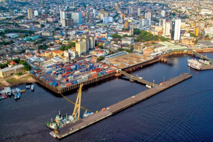 Zona Franca de Manaus gera 132 mil empregos diretos e fatura US 40 bilhões em 2024, impulsionando o desenvolvimento regional e a economia brasileira.