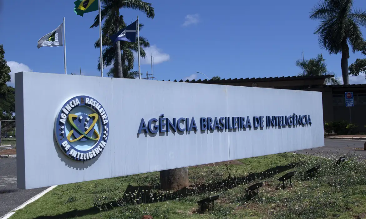 Abin alerta riscos para eleições 2026, incluindo interferência externa, crime organizado, ataques digitais e desafios climáticos e geopolíticos.