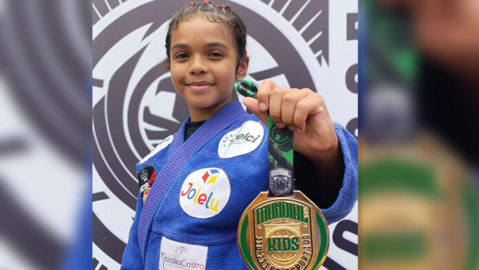 Laura Abrantes, de apenas 9 anos, brilhou em São Paulo e levou o título do Mundial Kids de Jiu-Jítsu! Um orgulho para o Amazonas e para o Pelci.