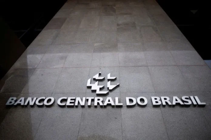 Alexandre de Moraes e Banco Central confirmam reuniões e negam pauta sobre Banco Master. Encontros trataram de sanções da Lei Magnitsky e bloqueios bancários.