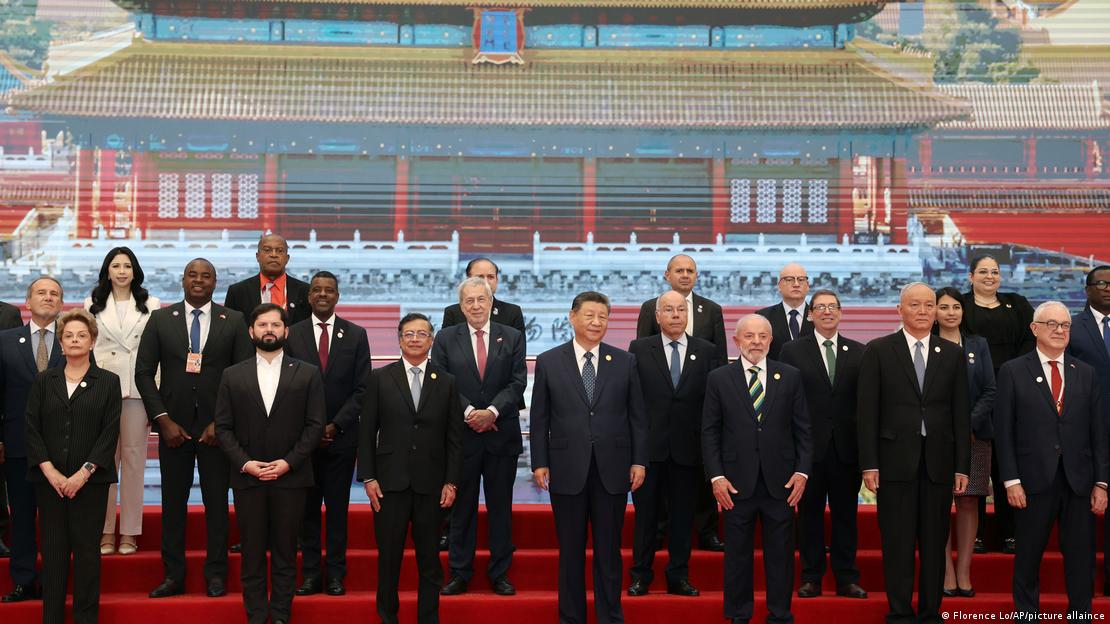 A relação entre Brasil e China se fortalece com investimentos recordes e novos acordos. Entenda os impactos na economia, tecnologia e o cenário futuro.