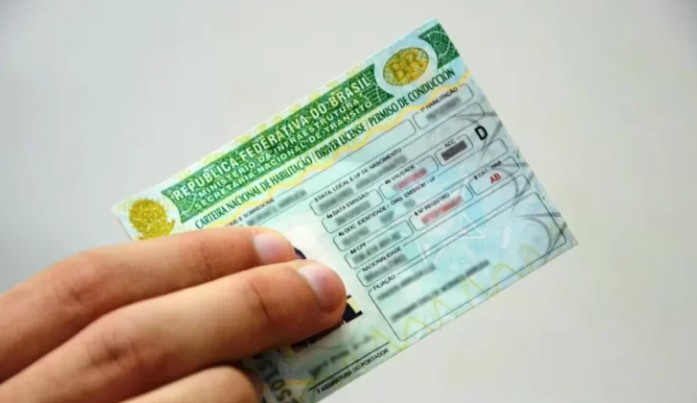 MP assinada por Lula cria novas regras da CNH e promete baratear a habilitação em até 80%. Veja o que muda no processo.