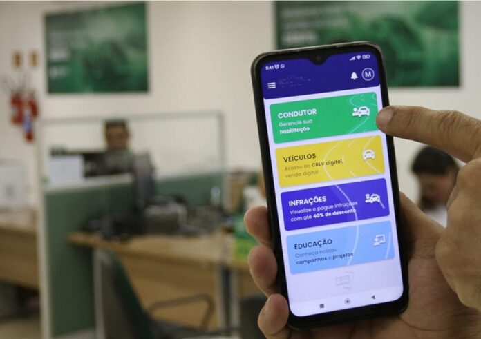 O Detran-AM retomou os serviços da CNH do Brasil. Agende sua habilitação e entenda as novas etapas do app e os prazos para renovação.
