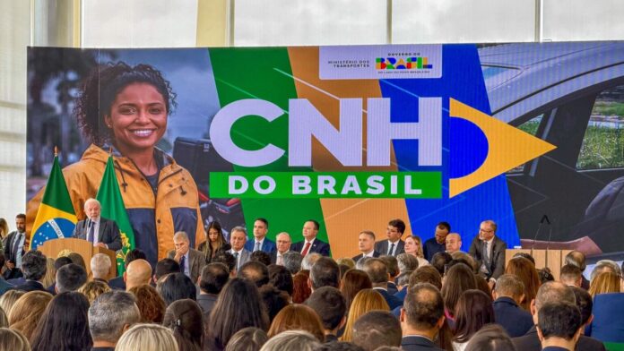 CNH do Brasil traz novas regras para tirar habilitação com menos aulas e práticas em carro particular. Detran-AM participa do lançamento.