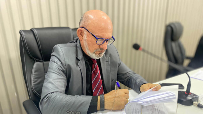 Cabo Linhares faz transparência da Câmara de Parintins despencar. Casa perde Selo Diamante e registra pior desempenho no ranking nacional.