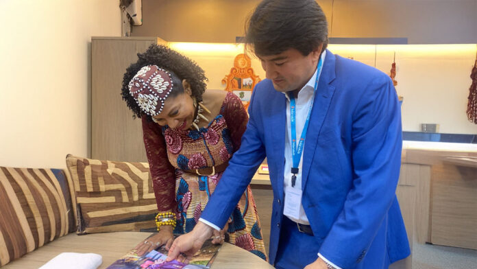 Rainha Diambi Kabatusuila visita Manaus e dialoga com a ManausCult sobre intercâmbio cultural, turismo sustentável e projetos de impacto social.