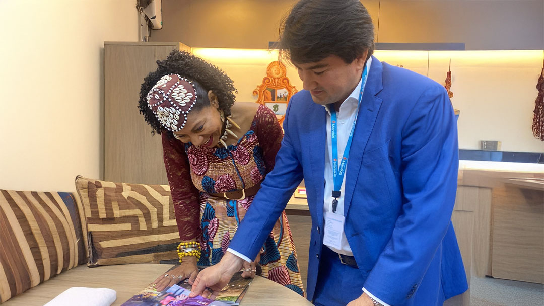 Rainha Diambi Kabatusuila visita Manaus e dialoga com a ManausCult sobre intercâmbio cultural, turismo sustentável e projetos de impacto social.