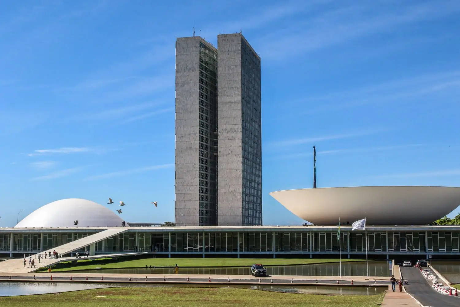 O PL da Dosimetria vai a voto hoje na Câmara. Entenda como o projeto de Hugo Motta propõe reduzir penas do 8 de janeiro em vez de anistia.