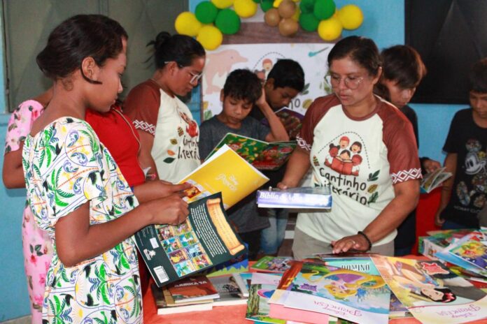 Projeto Cantinho Literário promove leitura, oficinas e inclusão cultural entre estudantes ribeirinhos da Escola Nossa Senhora do Rosário.