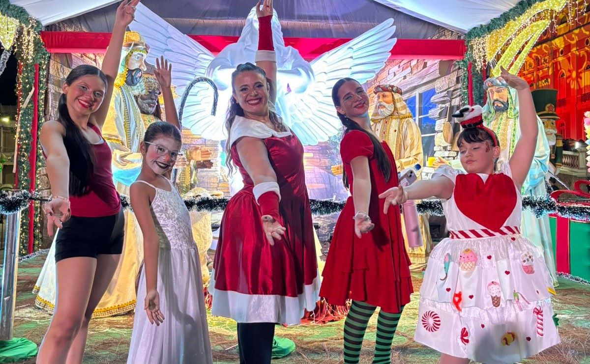 Teatro Gebes Medeiros recebe nesta terça (16) o espetáculo gratuito "O Encanto dos Dois Mundos". Dança e teatro no Natal de Manaus. Confira!