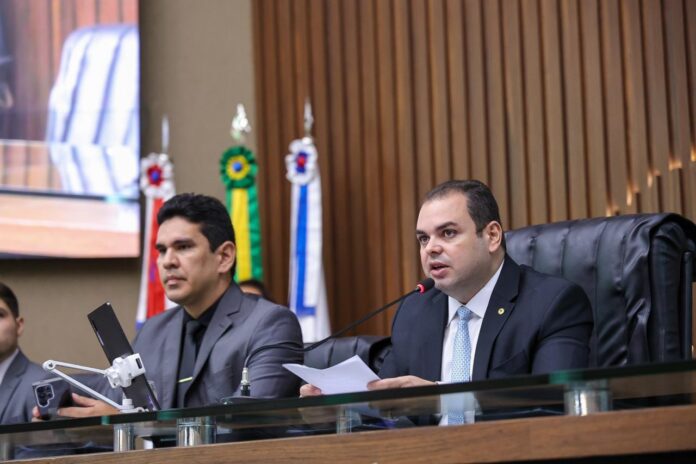 O TCE-AM aprovou por unanimidade as contas da Aleam referentes a 2024. Relator destacou a regularidade e transparência na gestão de Roberto Cidade.