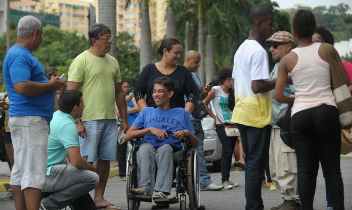 Pessoas com deficiência ganham destaque no Dia Internacional, que reforça direitos, inclusão e desafios de acessibilidade no Brasil e no mundo.