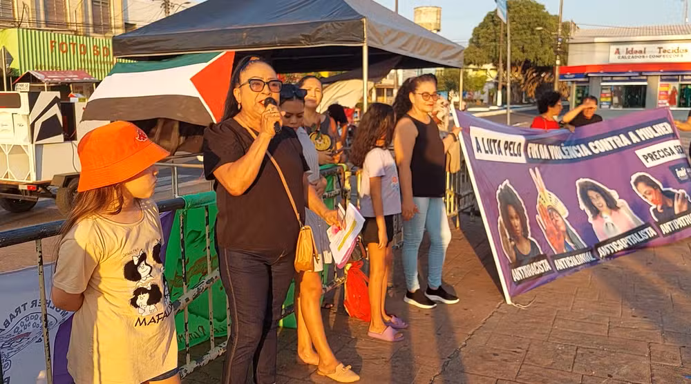 Atos contra feminicídio mobilizaram o Amazonas neste domingo. Saiba mais sobre os protestos em Manaus e Parintins por justiça e proteção às mulheres.