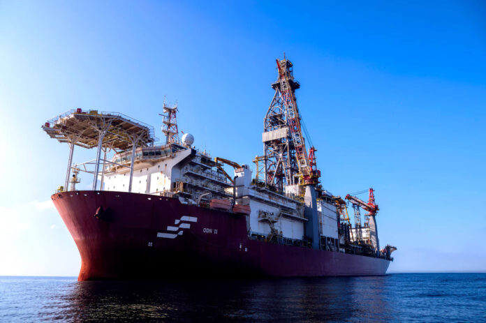 A Margem Equatorial desperta interesse econômico e polêmica. Entenda como a busca por petróleo transforma Oiapoque e desafia a preservação na Foz do Amazonas.