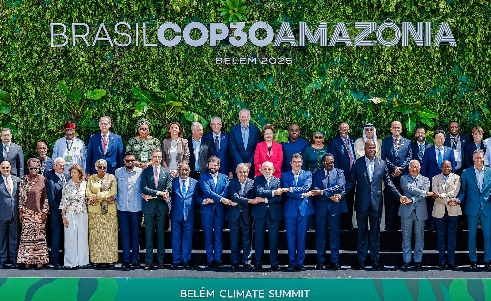 A Amazônia em 2026 vive a fase de execução pós-COP30. Saiba como o TFFF, novas regras de crédito rural e o legado urbano em Belém impactam o desmatamento zero.