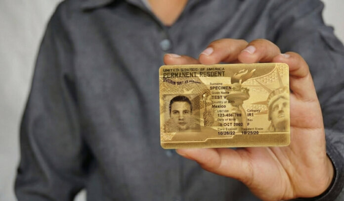 Governo Trump lança visto Gold Card. Saiba como obter residência nos EUA investindo US$ 1 milhão, as regras do programa e a opção Platinum Card.