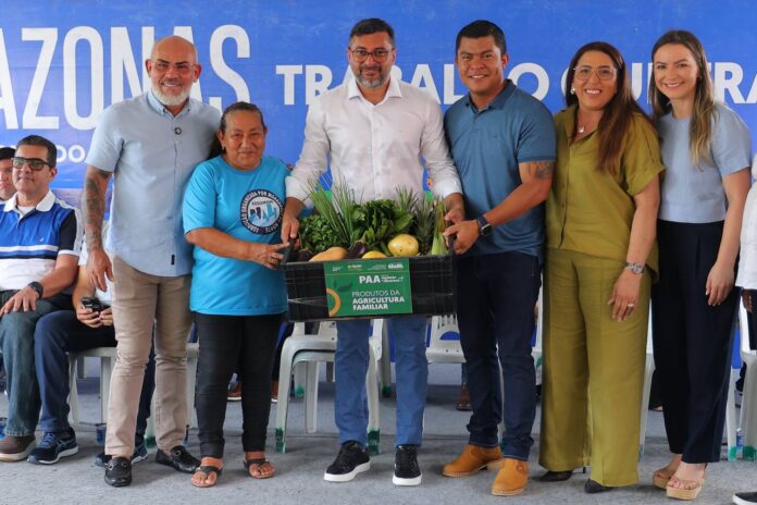 Governador Wilson Lima lidera entrega de alimentos em Manaus. Ação distribui 42 toneladas de produtos da agricultura familiar para 20 instituições sociais.
