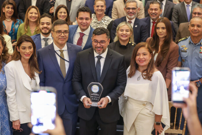 Governo do Amazonas lidera ranking de transparência pública no Brasil com 100% de aprovação.