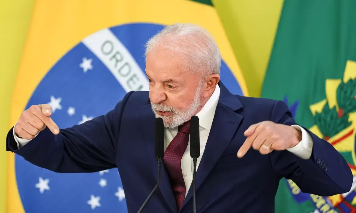 Lula ordena processo para expulsar servidor da CGU que agrediu mulher e criança no DF. Vídeo causou revolta e órgão federal afasta funcionário