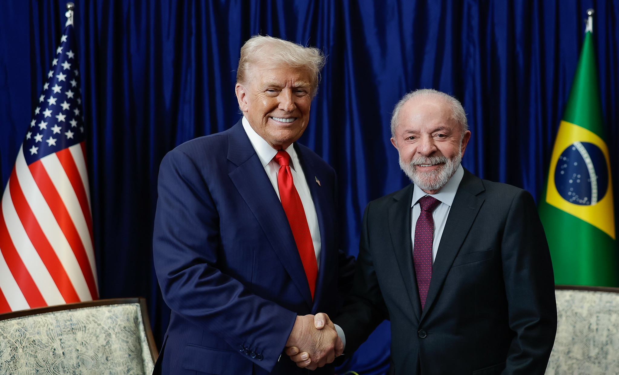 Lula e Trump discutem fim de sobretaxas e combate ao crime organizado. Saiba detalhes da conversa sobre economia e a tensão na Venezuela.
