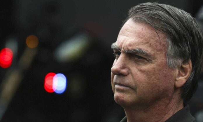 Bolsonaro fará novo procedimento no DF Star nesta segunda (29). Com soluços persistentes e condenado pelo STF, ex-presidente passará o Ano-Novo internado.