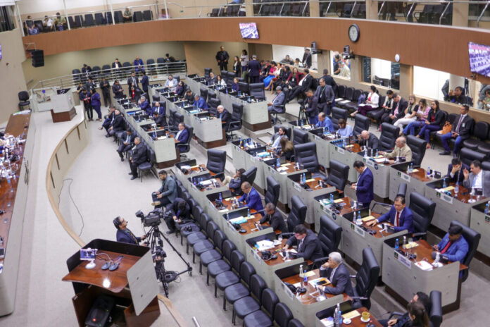 A Câmara de Manaus encerrou o ano de 2025 com 852 projetos tramitados, avanços na habitação, economia sustentável e conquista do Selo Prata de transparência.