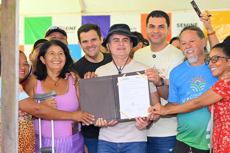Pavimentação na zona rural avança em Manaus com obras no ramal Água Branca 2. Prefeitura chega a 20 ramais concluídos ou em execução na capital.