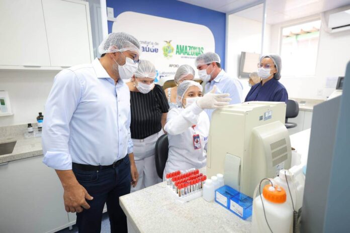 Amazonas entrega primeira etapa das obras no Hospital Francisca Mendes, com novos leitos e laboratório capaz de realizar 120 mil exames mensais.