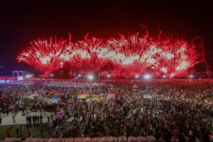 Procurando onde passar o Réveillon 2026 Manaus? Confira nosso guia com as melhores festas, shows e opções com vista para a queima de fogos na Ponta Negra.