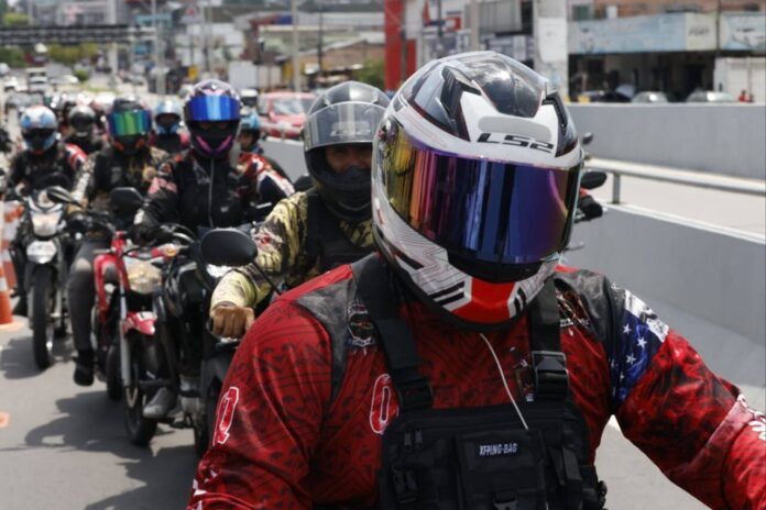 Governador entrega primeiro Pit Stop do Motociclista Legal em Manaus, com apoio 24h e serviços do Detran-AM.