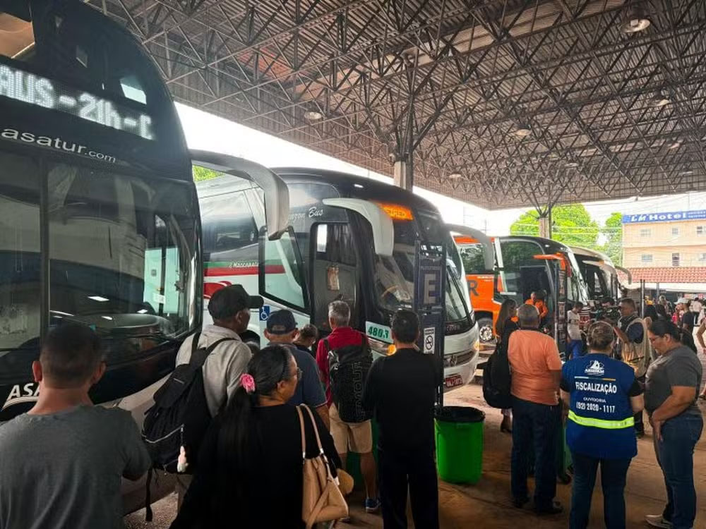 A saída de Manaus para o Natal e Ano Novo deve movimentar 56 mil pessoas. Arsepam reforça fiscalização com a Operação Viagem Segura nos portos e rodoviária.
