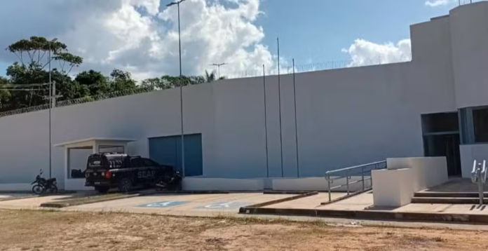 Polícia confirma identidade dos 14 detentos após a fuga em Maués. Ocorrência foi na véspera de Natal; um preso já foi recapturado.