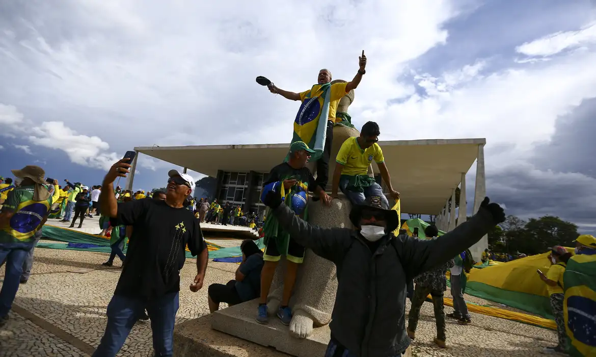 Extradição de cinco condenados do 8 de janeiro avança na Argentina. Decisão ainda cabe recurso. Brasil acompanha o processo pela AGU.