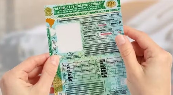 Contran aprova mudanças na CNH que eliminam aulas obrigatórias, reduzem carga horária prática e mantêm provas e exame toxicológico.