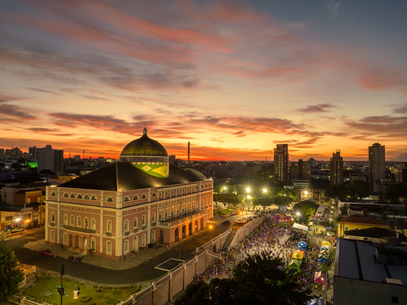 Saiba tudo sobre o trânsito na 4ª Corrida do Teatro Amazonas. Veja o trajeto, horários e orientações do IMMU para motoristas neste domingo (28/12).