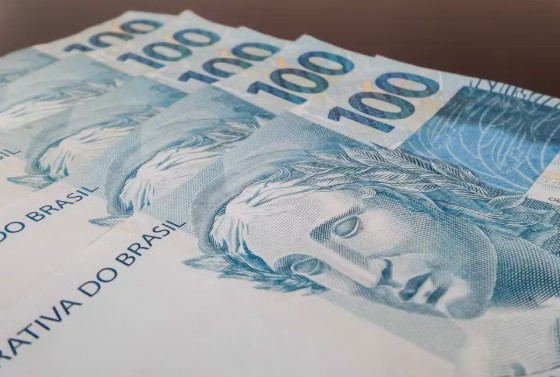 Governo confirma salário mínimo de R$ 1.621 para 2026, com reajuste de 6,79% e impacto de R$ 43,2 bilhões nas contas públicas.