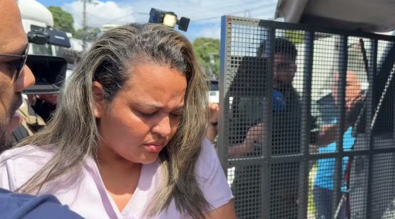 Polícia prende mulher em Manaus suspeita de se passar por dentista e aplicar golpes. Casos envolvem extrações e implantes.