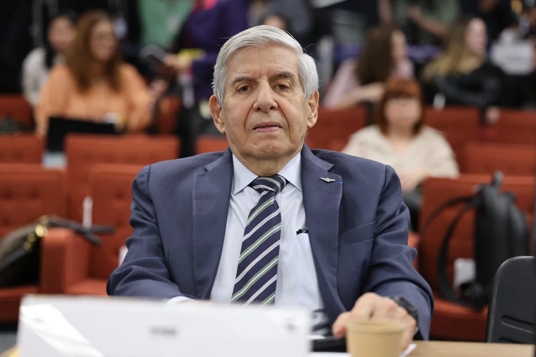 Moraes autoriza prisão domiciliar ao General Heleno. Decisão do STF baseia-se em laudo médico que aponta início de demência.
