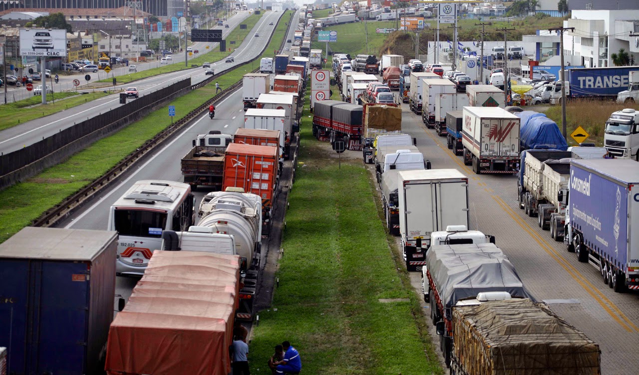Greve dos caminhoneiros é convocada para quinta-feira (4), mas movimento divide lideranças e entidades do setor no país.